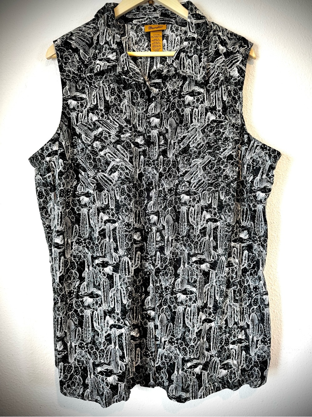 Wrangler Black & White Cactus Print Sleeveless Shirt